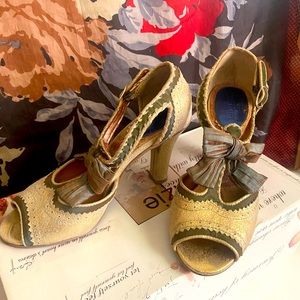 Kensie Baroque style heels